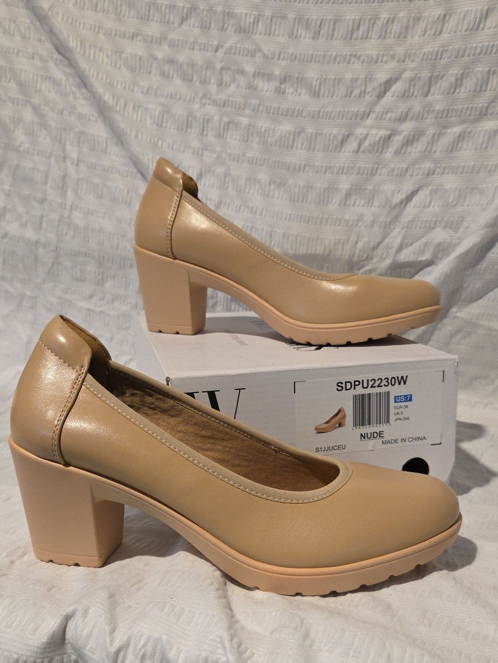 ✨ NEW LIKE CONDITION Dream Pairs Chunky Block Heel Pumps ✨
